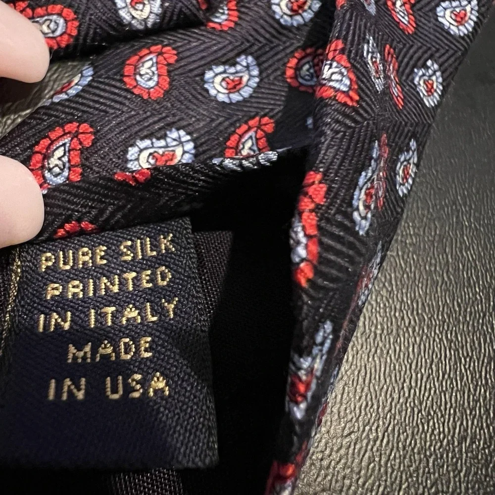 Brooks Brothers Silk Navy Blue With‎ Red And White All Over Paisley Pattern Tie
